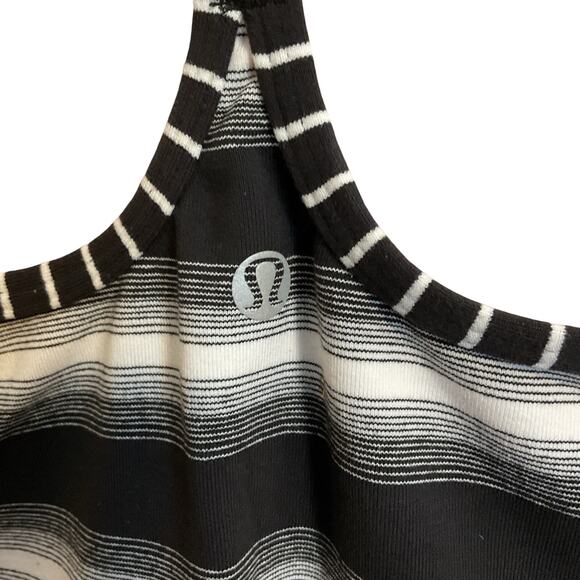 Lululemon Top Women’s Size 6 Black White Stripe Yoga Razor Back Bra Activewear - Picture 6 of 8